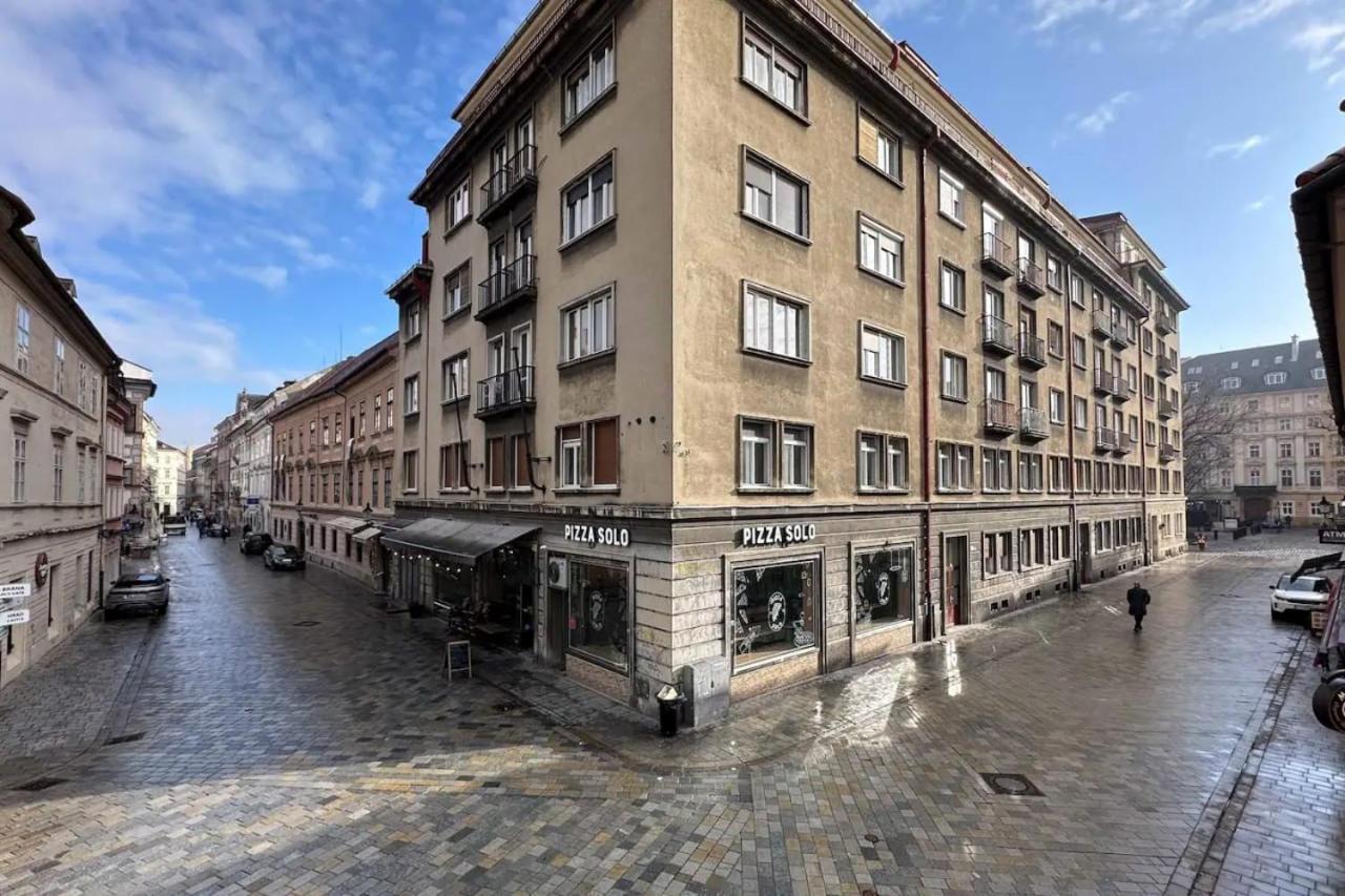 Extralarge Queen Room In The Heart Of Bratislava With Terrace Buitenkant foto