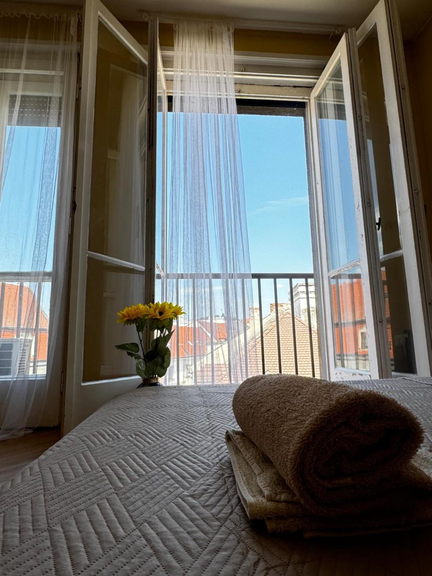 Extralarge Queen Room In The Heart Of Bratislava With Terrace Buitenkant foto